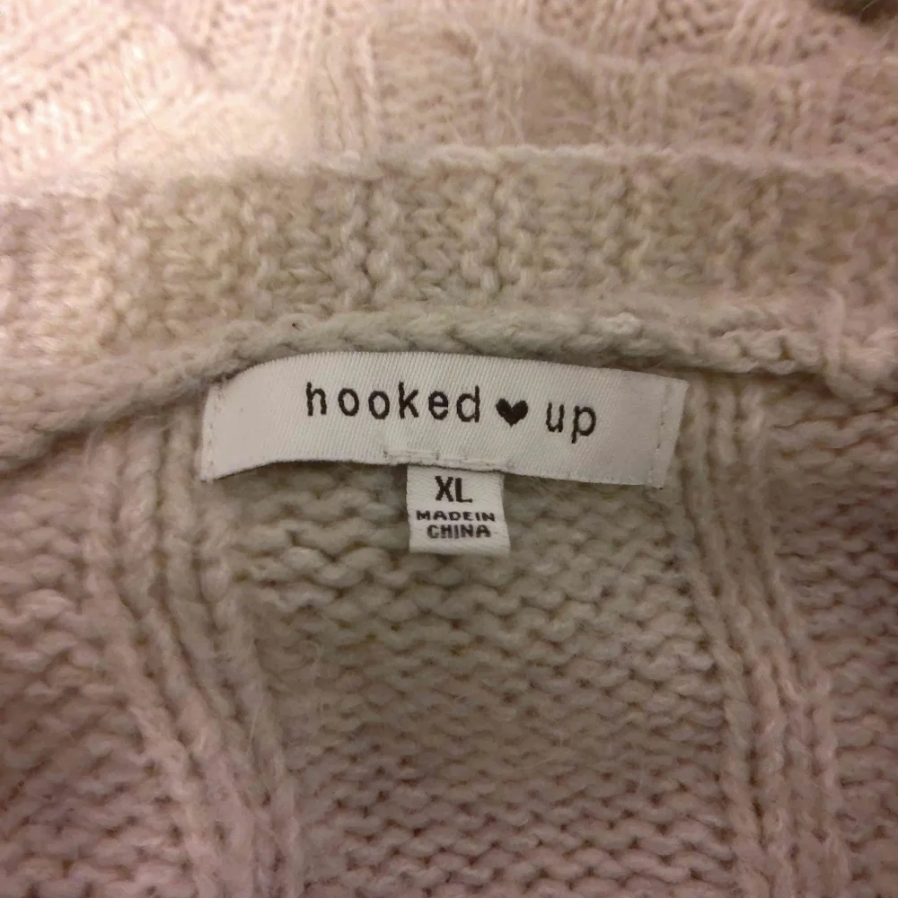 HOOKED UP CABLE KNIT SWEATER - Picture 6 of 8
